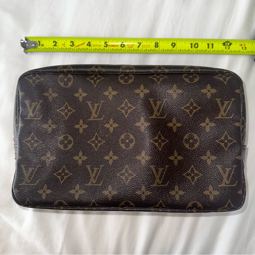 LOUIS VUITTON Monogram Trousse Toilette 28 Toiletry Cosmetic Makeup Vanity Case